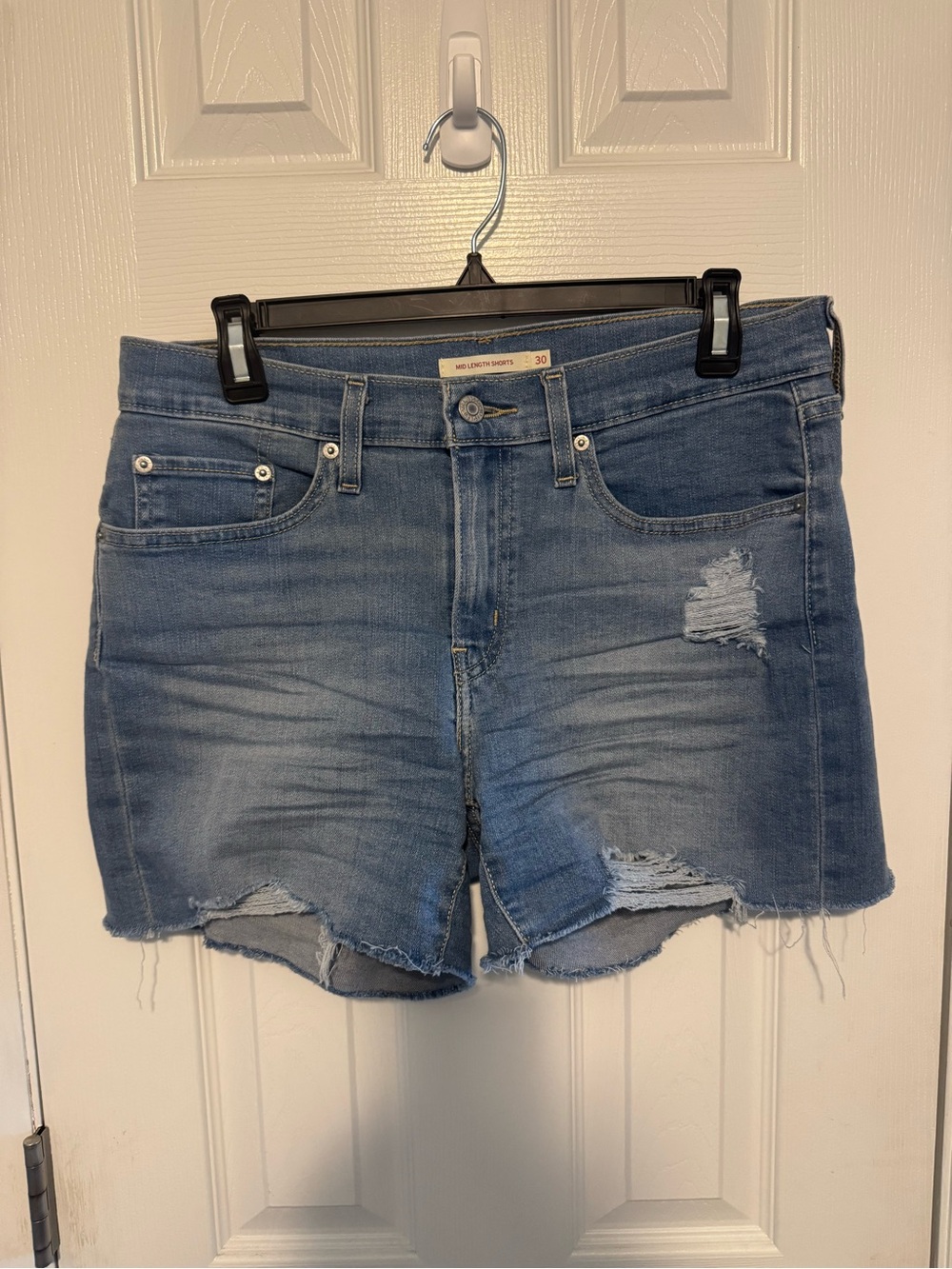 Levi’s Distressed Denim Shorts - Light Blue